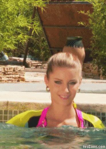 Sex Gif - Big Titties Making Waves In the Pool