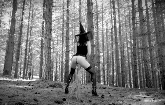 Bottomless witch fucking her broom!