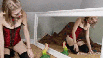 Sex Gif - Elfe Cosplay plays with two Bad Dragons