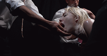 Sex Gif - La mia fidanzata in pasto ad estranei