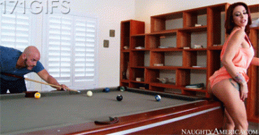Sex Gif - Making your opponent lose his concentration: the perv way. If that doesn’t work, you will be fucked hard, for sure.