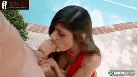 Mia Khalifa deepthroaths while fondeling balls