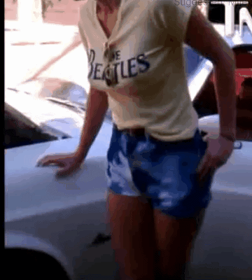 Sex Gif - Miley Cyrus no bra