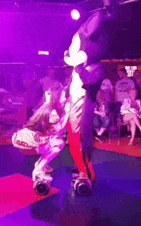 Sex Gif - Minny blows Mickey on roller-skates in public