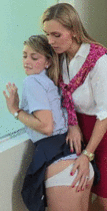 teacher spanks sch00lg1rl