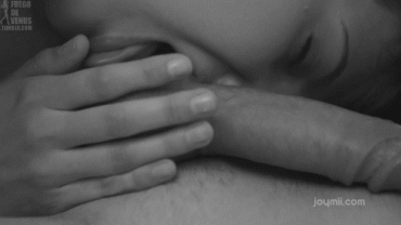 Sex Gif - chamaca lame y besa