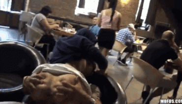 Sex Gif - follant al sofà del bar III