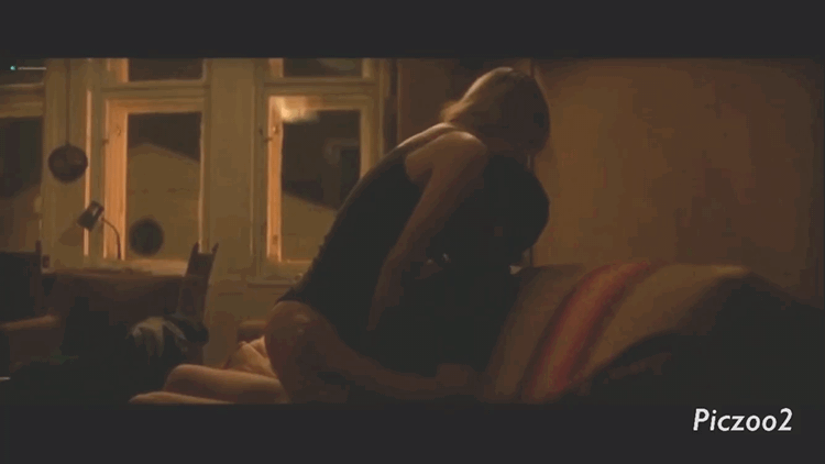 Jennifer Lawrence slips the dick in