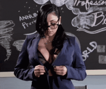 Sex Gif - Audrey Bitoni is giving extra hour