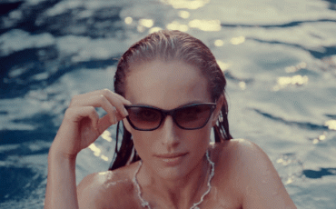 Sex Gif - Natalie Portman - Cool Beautiful Breeze....Kiss! Kiss!