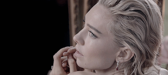 Vanessa Kirby Face