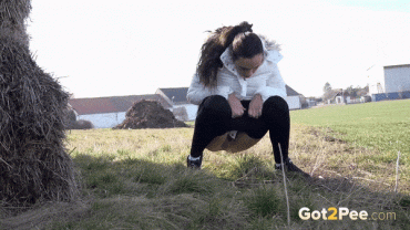 Sex Gif - Vinna Reed relieving her pee desperation in front of a farm