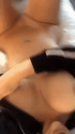 Sex Gif - hot body in bed selfie