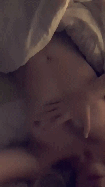 Sex Gif - Sexy selfie tits